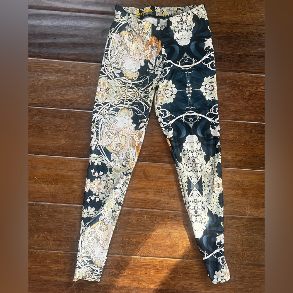 Blackmilk mucha black leggings (original) M